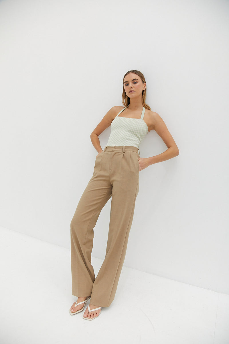 https://cdn.shopify.com/s/files/1/0864/4252/files/Look_21_257efdfa-12f3-4fab-b7dc-bc70ad5bd794.mp4?v=1625005341
