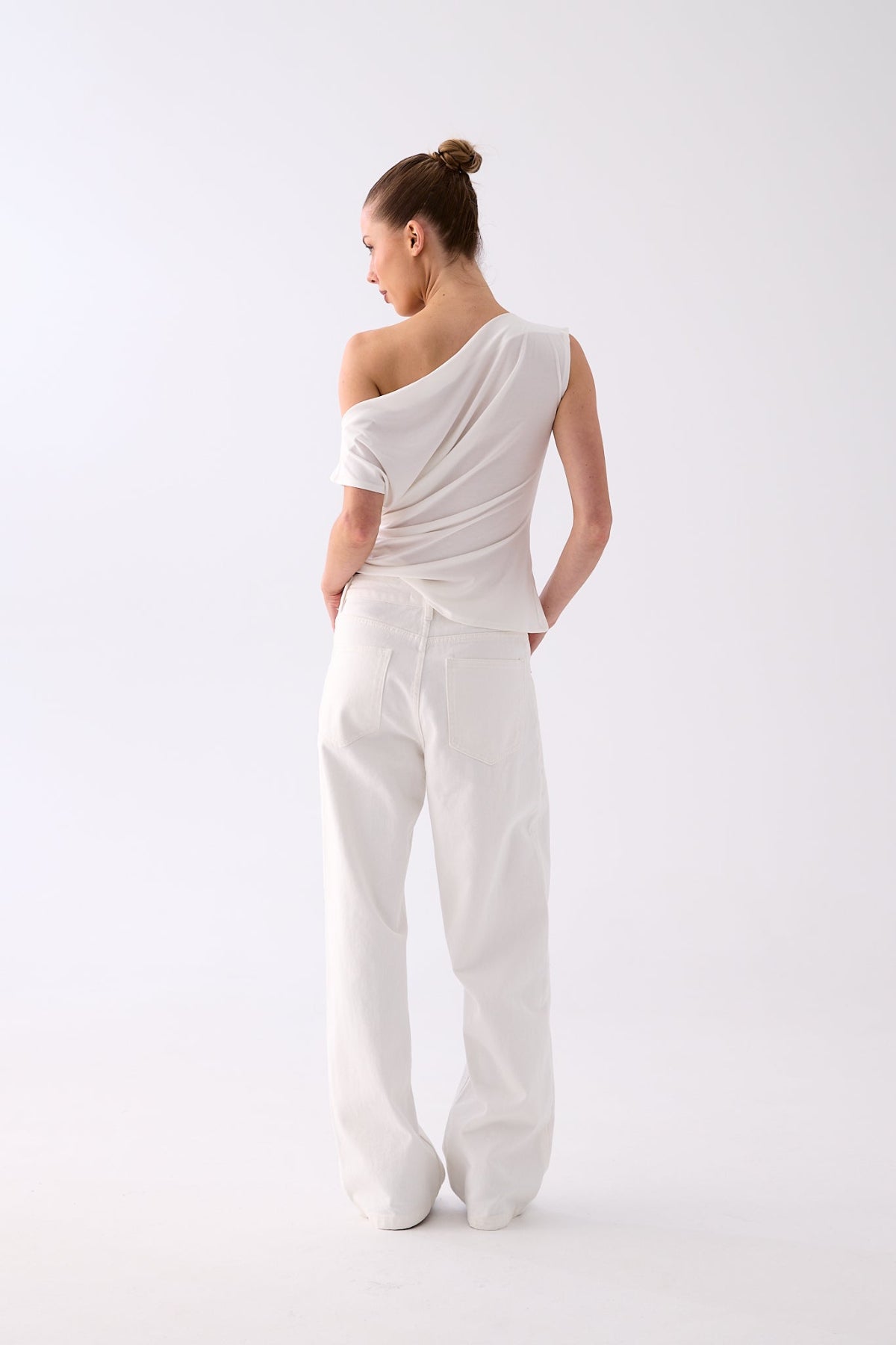 Leona white baggy jeans, side view