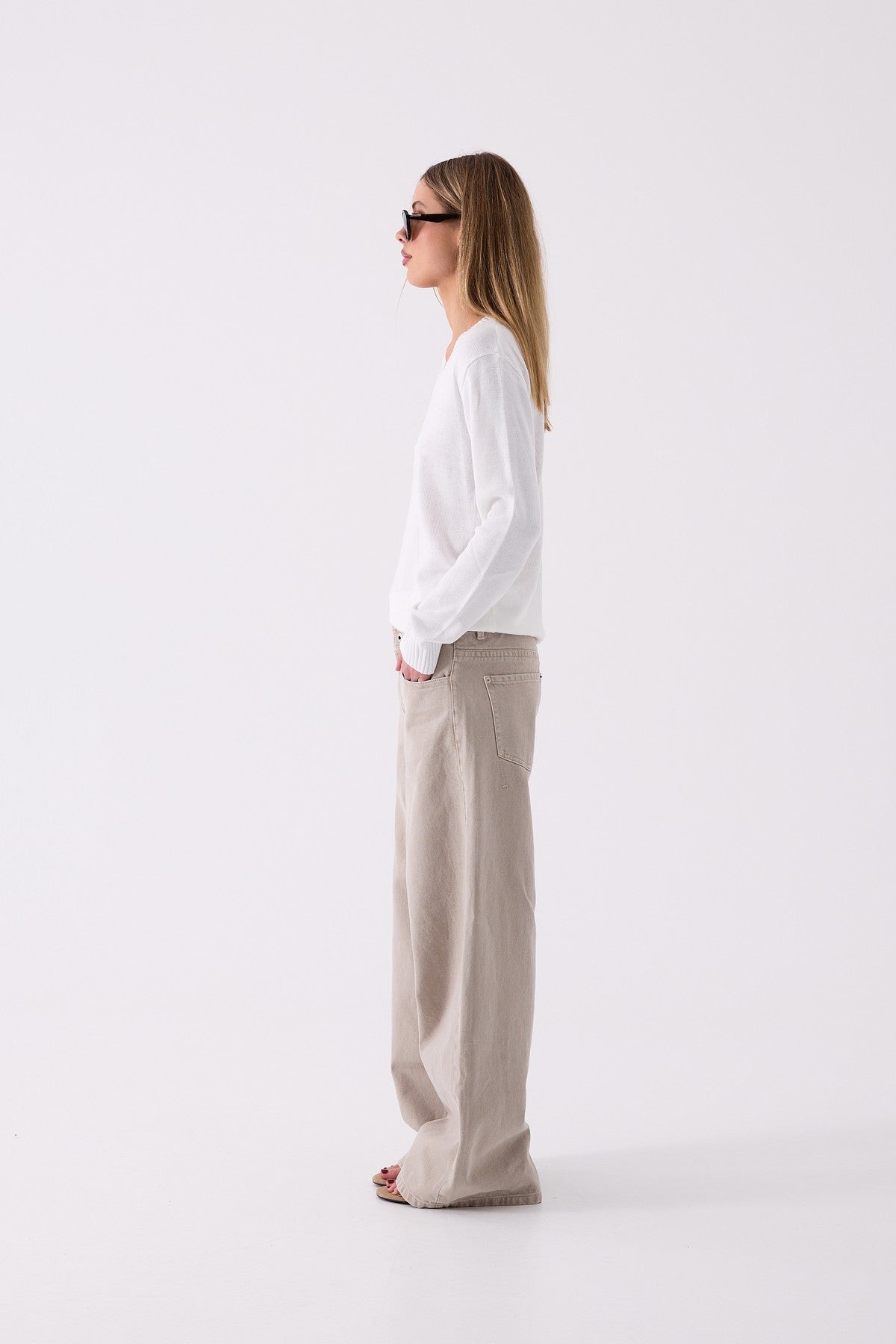 Elodie V-Neck Knit in White – side view