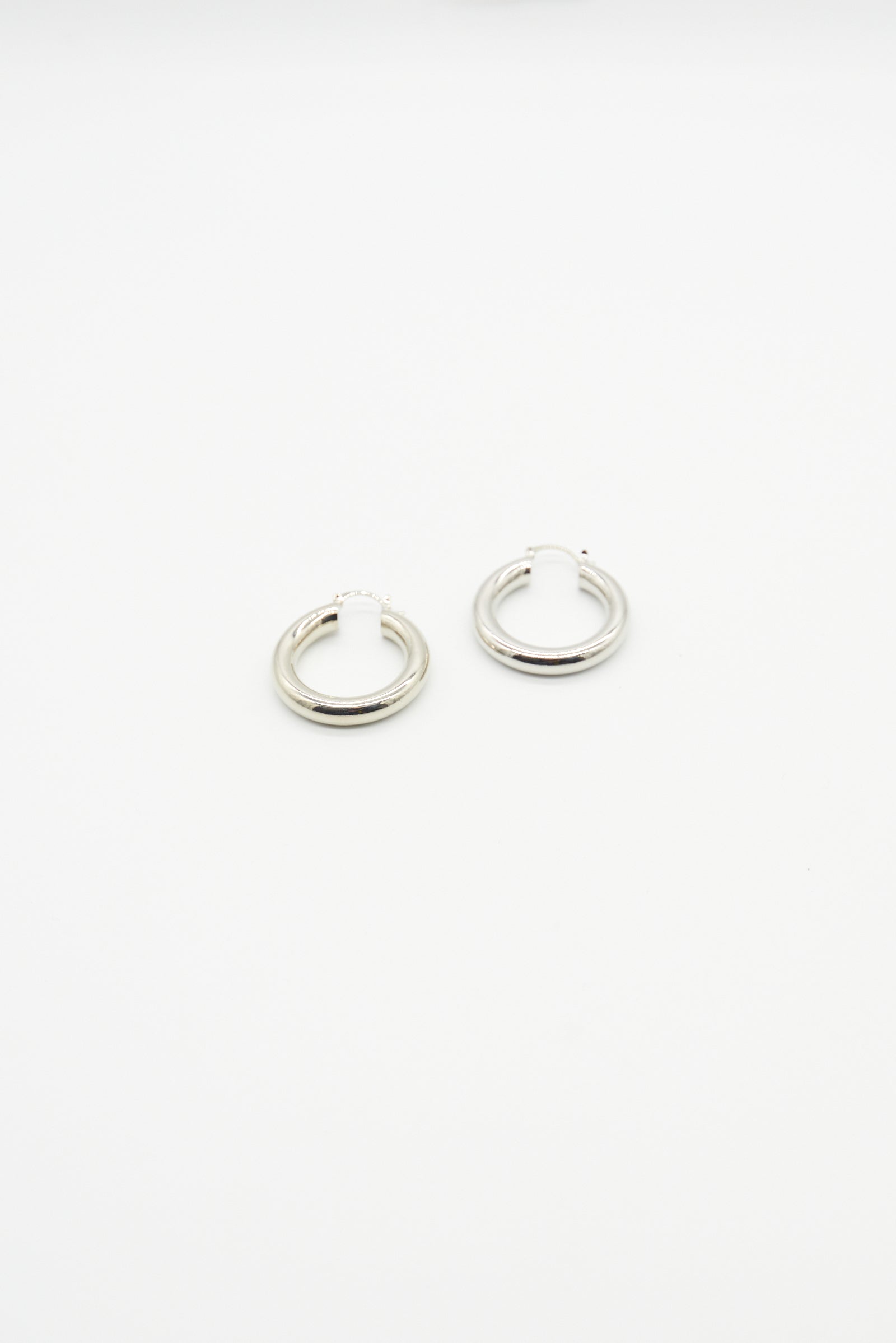 Medium Hoop Earrings - Silver – Style Addict®